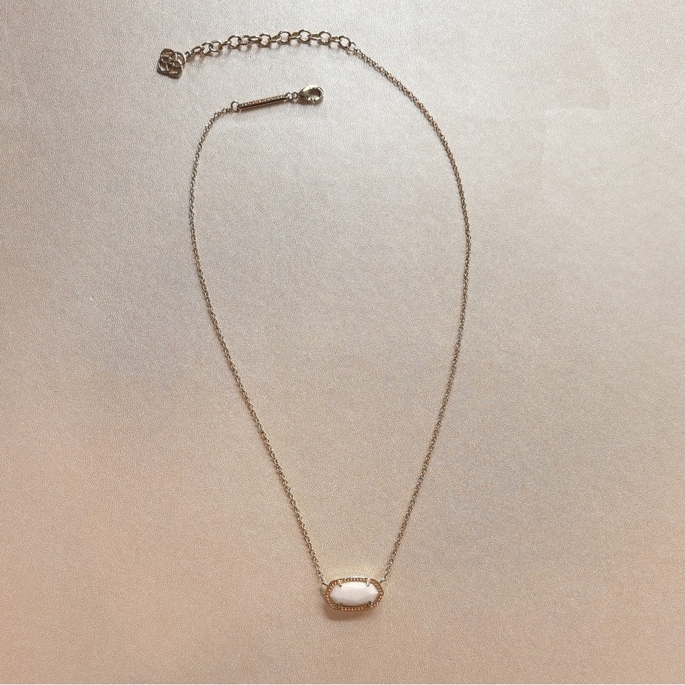 Kendra Scott necklace